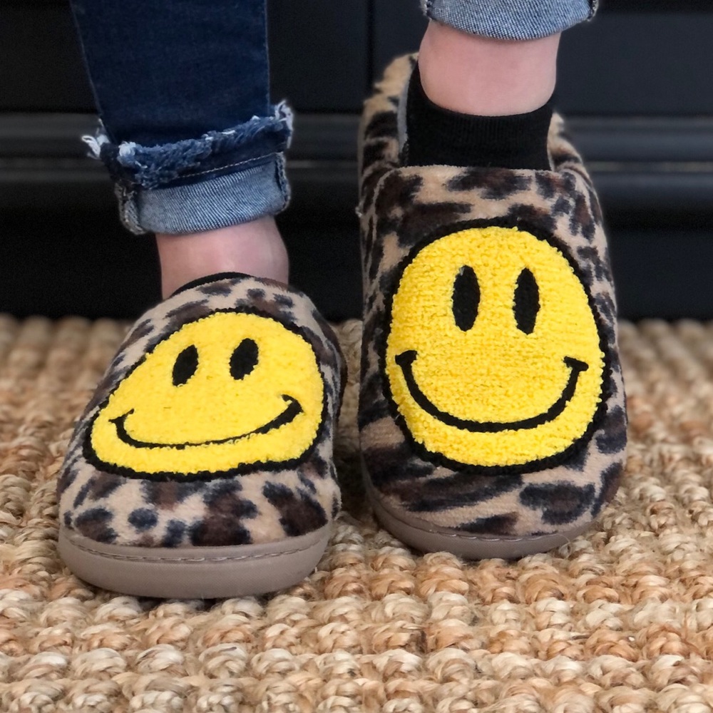 BNWT Sherpa Happy Face Slippers